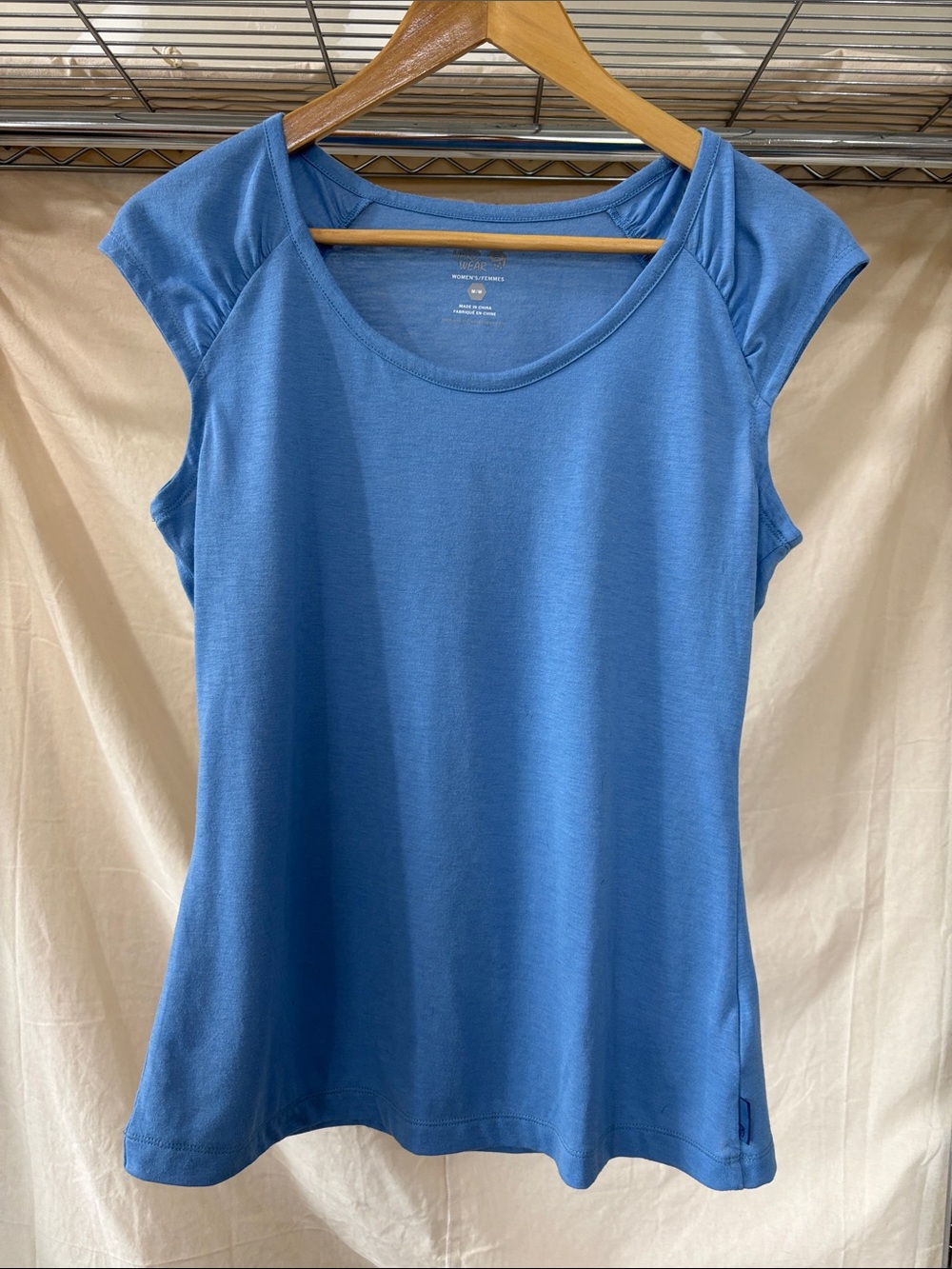 Mountain Hardwear Women’s Blue Scoop Neck Tank